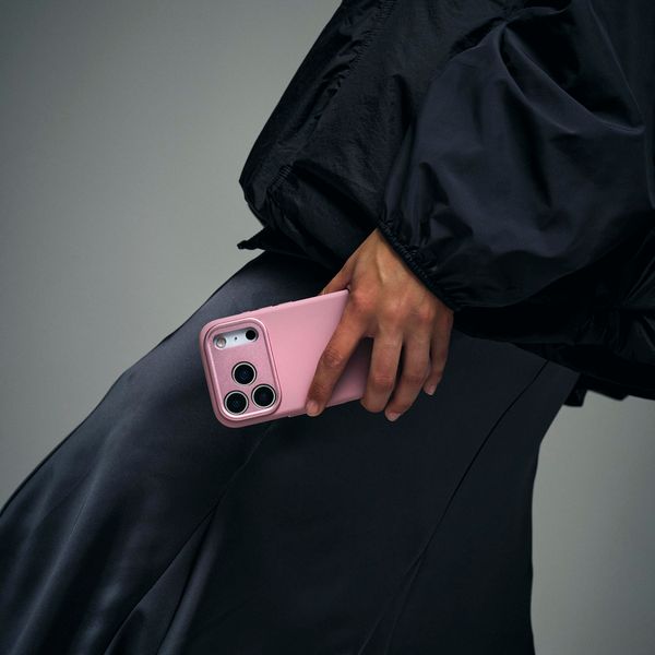 Decoded Silicone Backcover MagSafe Apple iPhone 17 Pro - Rosette