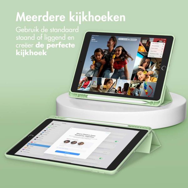 Accezz Smart Silicone Bookcase iPad 9 (2021) 10.2 inch / iPad 8 (2020) 10.2 inch / iPad 7 (2019) 10.2 inch - Lichtgroen