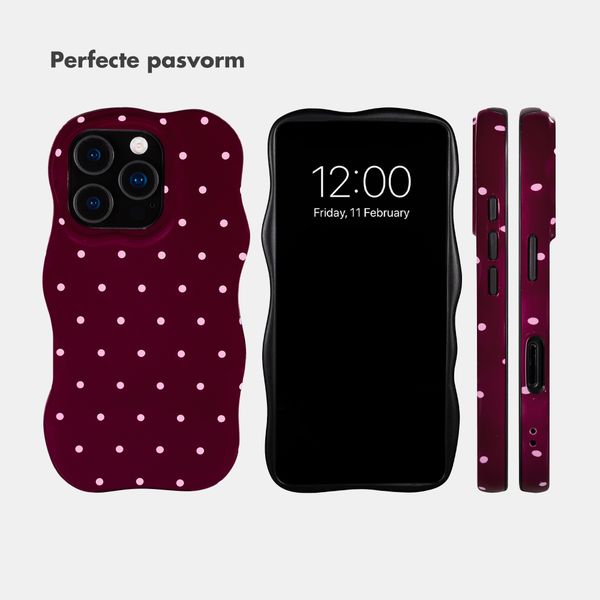 Selencia Vivid Wavy Backcover met MagSafe Apple iPhone 16 Pro - Happy Dots Burgundy