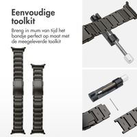Accezz Mat Titanium bandje voor de Samsung Galaxy Watch Ultra (2024/2025) - Zwart