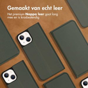 Accezz Premium Leather Slim Bookcase iPhone 13 Mini - Groen