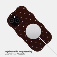 Selencia Vivid Wavy Backcover met MagSafe Apple iPhone 15 - Happy Dots Chocolate