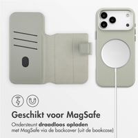 Accezz Leather Bookcase 2-in-1 met MagSafe Apple iPhone 17 Pro Max - Lichtgrijs