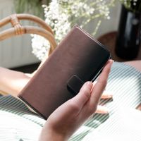 Selencia Echt Leren Bookcase Apple iPhone 12 Mini - Bruin