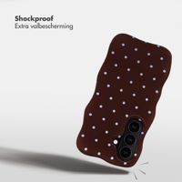 Selencia Vivid Wavy Backcover met MagSafe Samsung Galaxy S26 - Happy Dots Chocolate