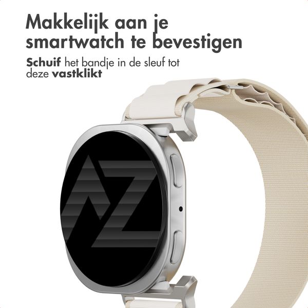 Accezz Nylon Alpine bandje Samsung Galaxy Watch 9 (40/44mm) / Watch 8 (40/44mm) / Classic (46mm) - Sterrenlicht