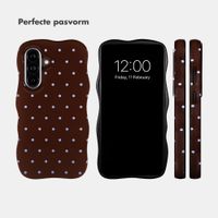 Selencia Vivid Wavy Backcover met MagSafe Samsung Galaxy A57 (5G) - Happy Dots Chocolate