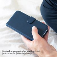 Selencia Echt Lederen Bookcase iPhone 15 Pro Max - Blauw