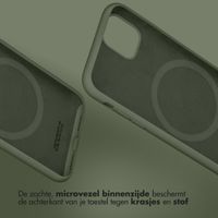 Accezz Liquid Silicone Backcover met MagSafe Apple iPhone 16e - Cooper Green