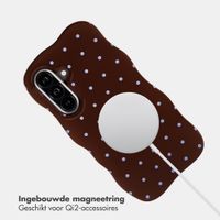 Selencia Vivid Wavy Backcover met MagSafe Samsung Galaxy A57 (5G) - Happy Dots Chocolate