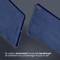 Accezz Liquid Silicone Backcover met penhouder iPad Air 11 inch (2025) M3 / (2024) M2 / Air 5 (2022) / Air 4 (2020) - Donkerblauw