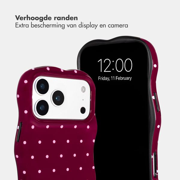 Selencia Vivid Wavy Backcover met MagSafe Apple iPhone 18 Pro Max / 17 Pro Max - Happy Dots Burgundy