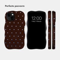 Selencia Vivid Wavy Backcover met MagSafe Apple iPhone 14 / 13 - Happy Dots Chocolate