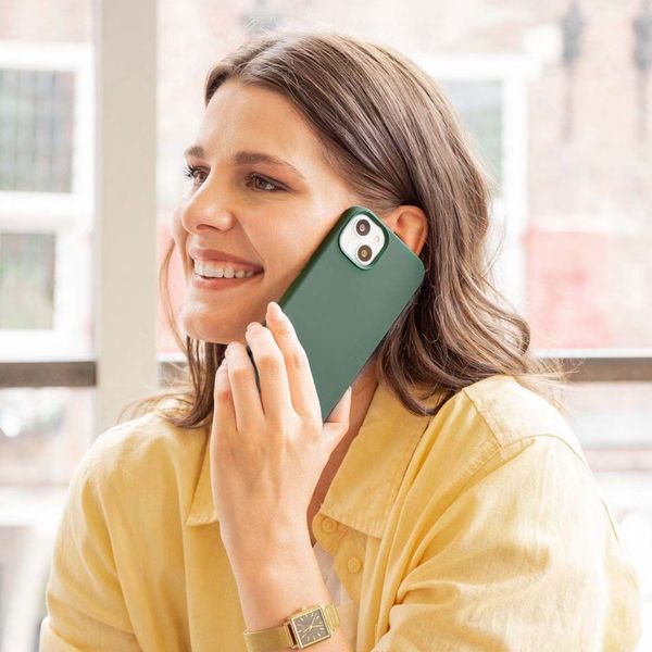 Accezz Liquid Silicone Backcover met MagSafe Apple iPhone 14 / 13 - Cooper Green