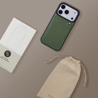 Selencia Riva Backcover met Pashouder Apple iPhone 17 Pro Max - Sage Green