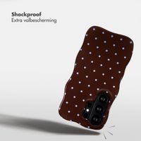 Selencia Vivid Wavy Backcover met MagSafe Samsung Galaxy S26 Ultra - Happy Dots Chocolate