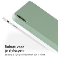 Accezz Liquid Silicone Backcover met penhouder iPad Air 11 inch (2025) M3 / (2024) M2 / Air 5 (2022) / Air 4 (2020) - Lichtgroen