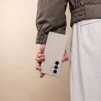 Accezz Liquid Silicone Backcover met MagSafe Samsung Galaxy Z Fold 8 Ultra - Stone