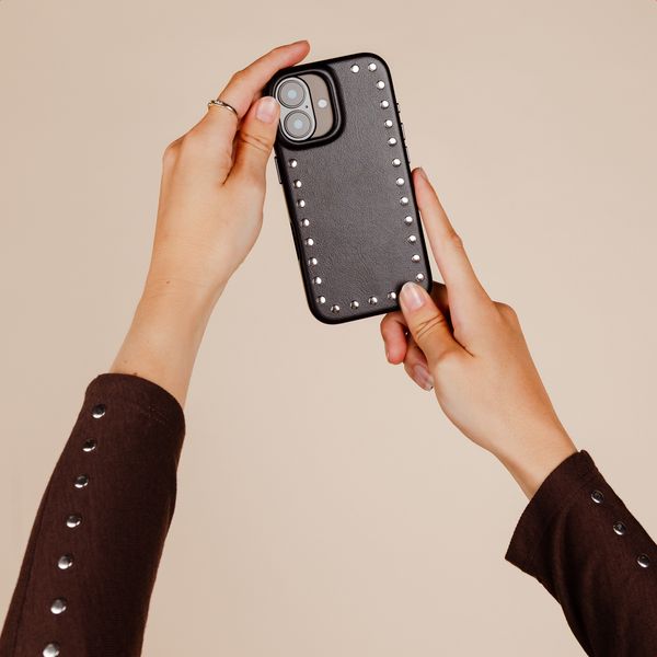 Selencia Studs Backcover met MagSafe Apple iPhone 17 - Velvet Black