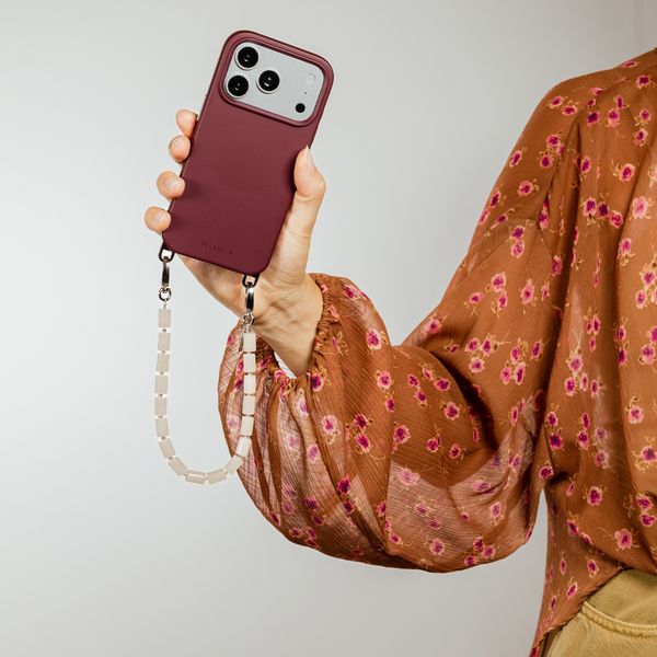 Selencia Rivièra MagSafe Backcover met afneembare haakjes iPhone 12 / 12 Pro - Bold Burgundy