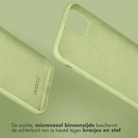 Accezz Liquid Silicone Backcover iPhone 15 Plus - Groen