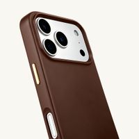 Selencia Rivièra MagSafe Backcover met afneembare haakjes Apple iPhone 17 Pro Max - Choco Brown