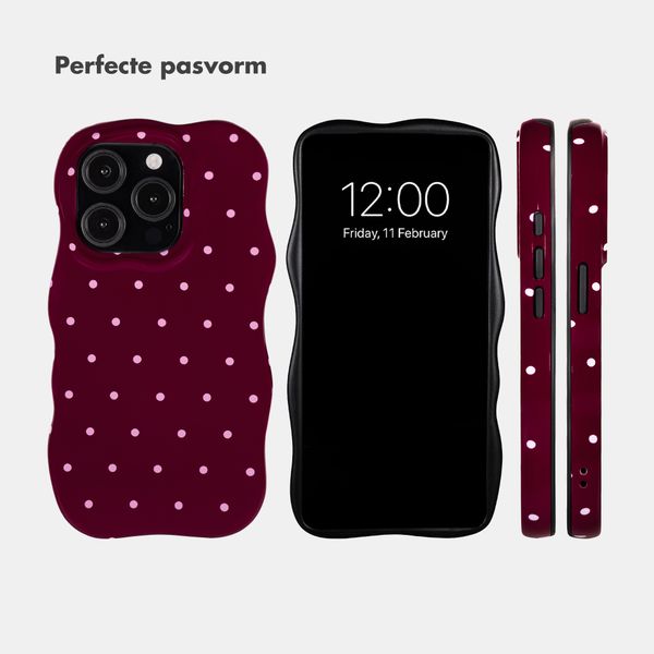 Selencia Vivid Wavy Backcover met MagSafe Apple iPhone 15 Pro - Happy Dots Burgundy