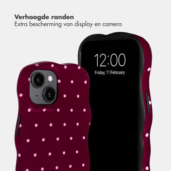 Selencia Vivid Wavy Backcover met MagSafe Apple iPhone 14 / 13 - Happy Dots Burgundy