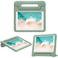 Accezz Kidsproof Backcover met handvat iPad 9 (2021) 10.2 inch / iPad 8 (2020) 10.2 inch / iPad 7 (2019) 10.2 inch - Olijfgroen