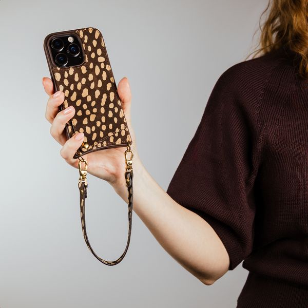 Selencia Nova Real Leather Backcover met Koord en Pashouder Apple iPhone 15 - Fawn Chic