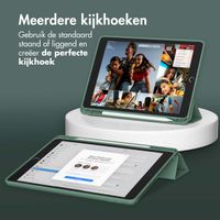 Accezz Smart Silicone Bookcase iPad 9 (2021) 10.2 inch / iPad 8 (2020) 10.2 inch / iPad 7 (2019) 10.2 inch - Donkergroen