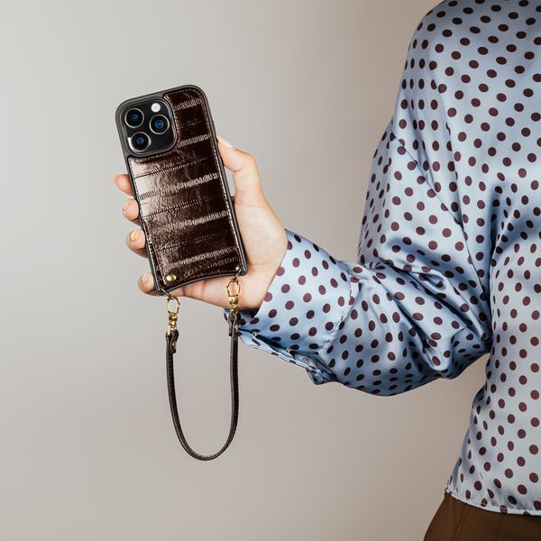 Selencia Nova Real Leather Backcover met Koord en Pashouder Apple iPhone 15 - Dark Chocolate