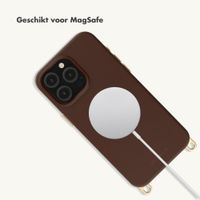 Selencia Rivièra MagSafe Backcover met afneembare haakjes Apple iPhone 15 Pro Max - Choco Brown