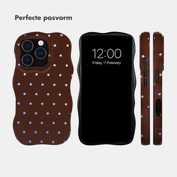 Selencia Vivid Wavy Backcover met MagSafe Apple iPhone 16 Pro - Happy Dots Chocolate