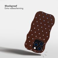 Selencia Vivid Wavy Backcover met MagSafe Apple iPhone 16 Pro - Happy Dots Chocolate