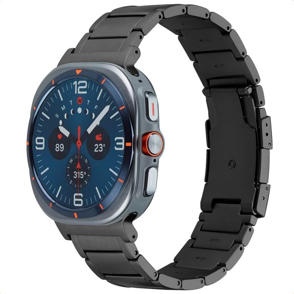 Accezz Mat Titanium bandje voor de Samsung Galaxy Watch Ultra (2024/2025) - Zwart
