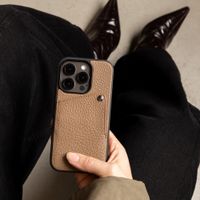 Selencia Riva Backcover met Pashouder Apple iPhone 17e / 16e - Mocha Brown
