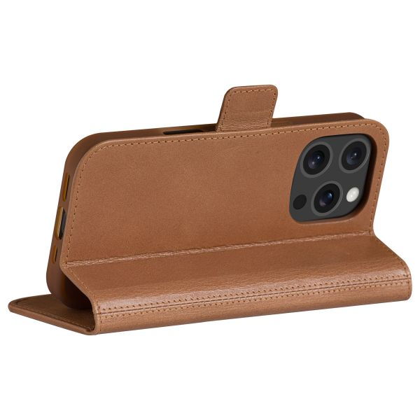 dbramante1928 Copenhagen Bookcase Apple iPhone 16 Pro - Tan