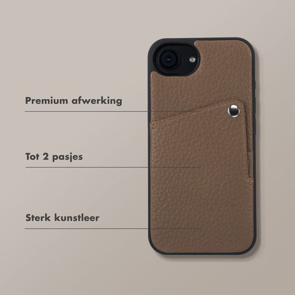 Selencia Riva Backcover met Pashouder Apple iPhone 17e / 16e - Mocha Brown
