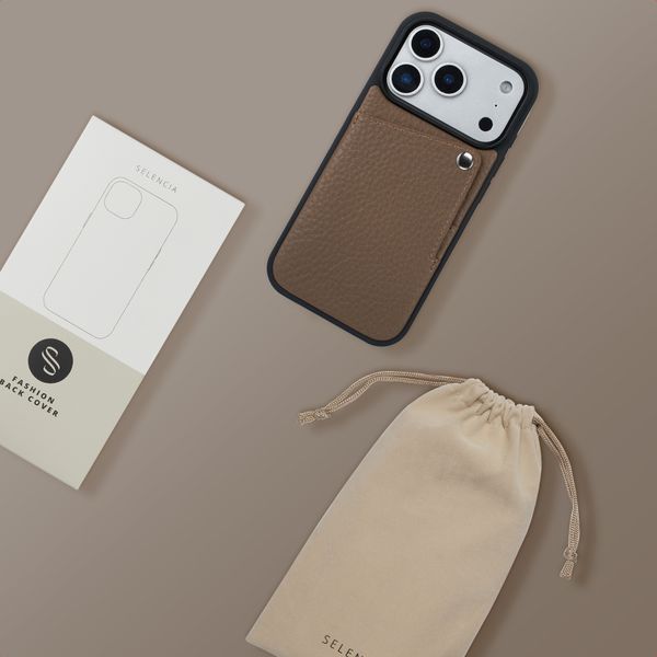 Selencia Riva Backcover met Pashouder Apple iPhone 17 Pro Max - Mocha Brown