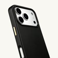 Selencia Rivièra MagSafe Backcover met afneembare haakjes Apple iPhone 17 Pro Max - Velvet Black