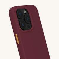 Selencia Rivièra MagSafe Backcover met afneembare haakjes Apple iPhone 15 Pro - Bold Burgundy