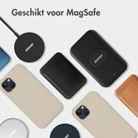 Accezz Liquid Silicone Backcover met MagSafe Apple iPhone 15 - Stone