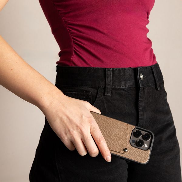 Selencia Riva Backcover met Pashouder Apple iPhone 17e / 16e - Mocha Brown