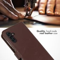Selencia Echt Leren Bookcase Samsung Galaxy A13 (5G) / A04s - Bruin