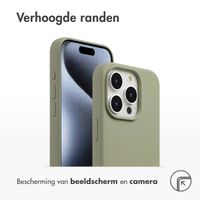 Accezz Liquid Silicone Backcover met MagSafe Apple iPhone 15 Pro - Cooper Green