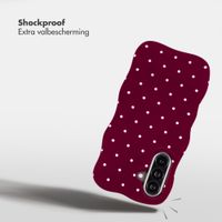 Selencia Vivid Wavy Backcover met MagSafe Samsung Galaxy A57 (5G) - Happy Dots Burgundy