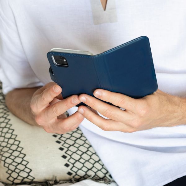 Selencia Echt Leren Bookcase Apple iPhone 12 Mini - Blauw