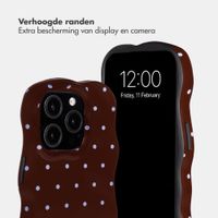 Selencia Vivid Wavy Backcover met MagSafe Apple iPhone 15 Pro - Happy Dots Chocolate