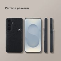 Selencia Riva Backcover met Pashouder Samsung Galaxy S25 / S24 - Zwart